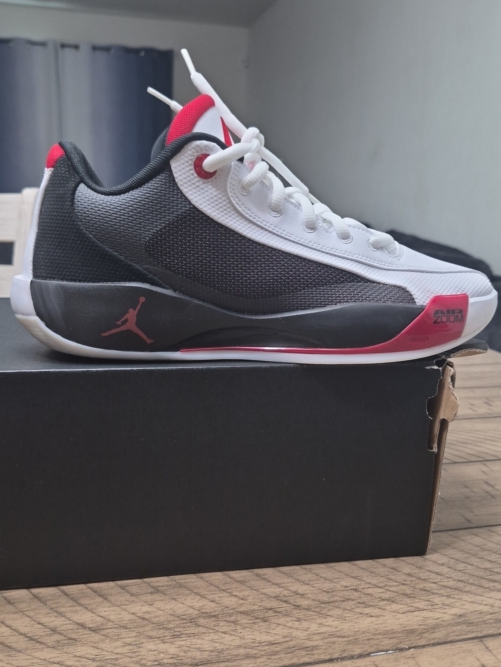 Air Jordan Luka 77 Men 's 10.5 - White, Black & Red